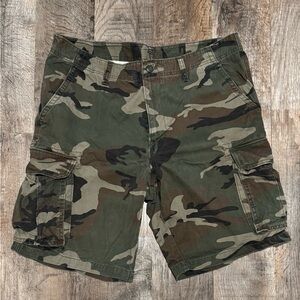 Old Navy Men's Camo Cargo Shorts Size 38